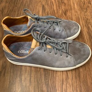 10 mens olukai leather sneakers. Only worn 10-15 times.